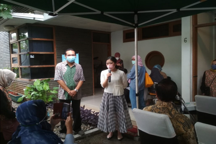 Peringati Hari Ibu,...