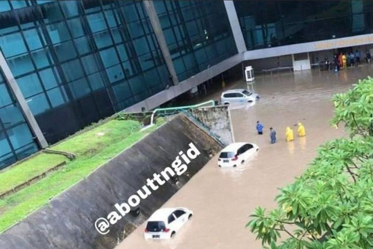 Terendam Banjir, Pelayanan...