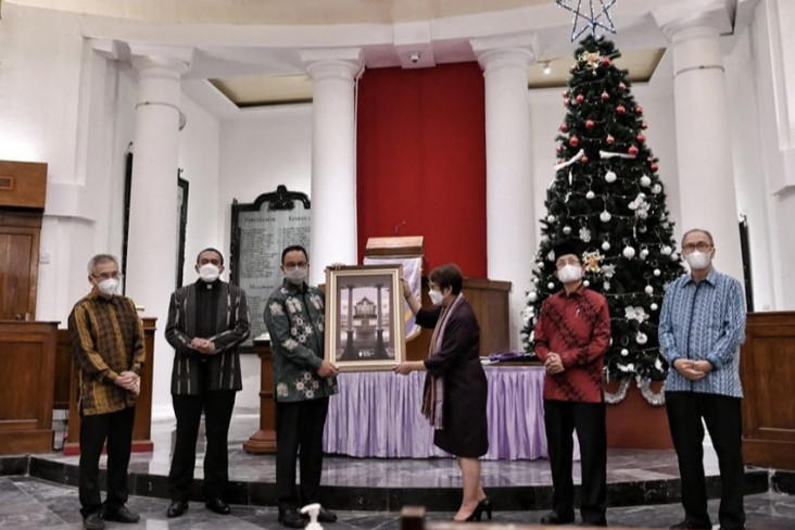 Resmikan Revitalisasi...
