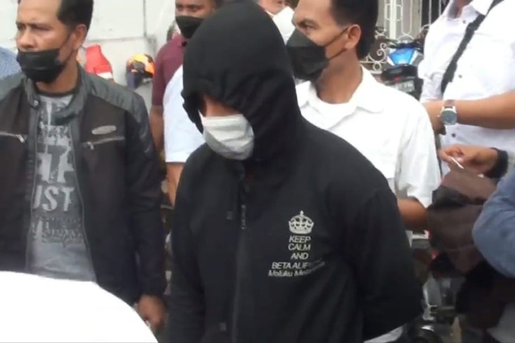 4 Pelaku Penyerangan...