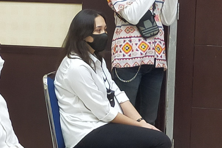 Hadiri Sidang Lanjutan...