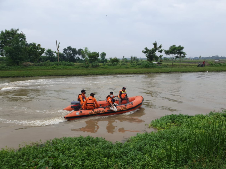 Terseret Arus 2,5 Km,...