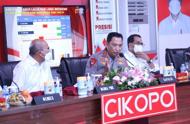 Kapolri Tinjau Pos Terpadu...