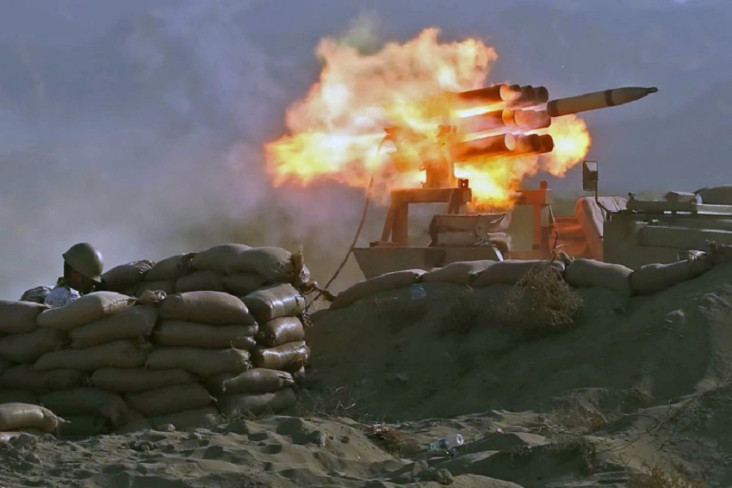 Militer Iran Gelar Latihan...