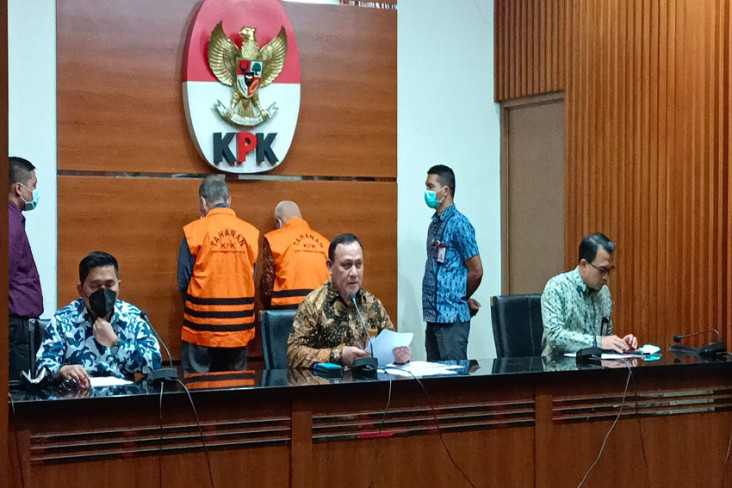 KPK Tahan Paksa Mantan...