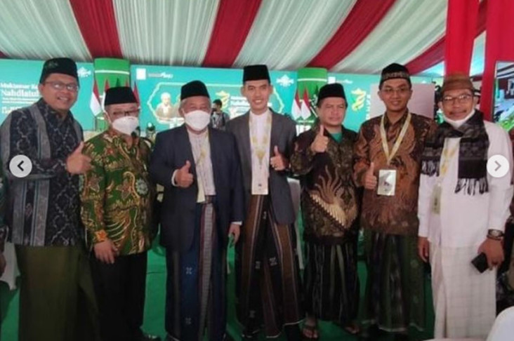Tak Sarungan, Sekum...