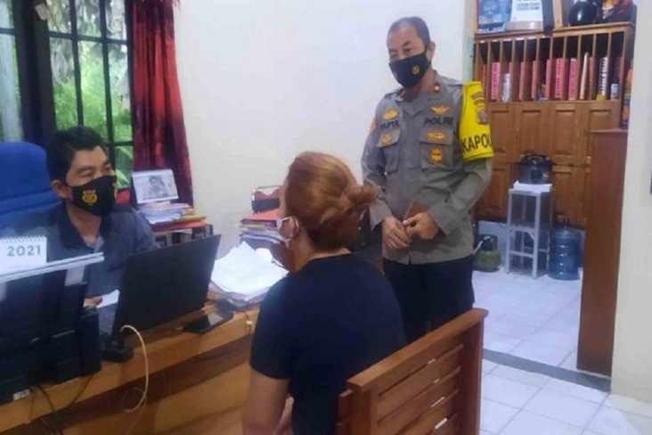 Ibu Muda Seksi Tipu...