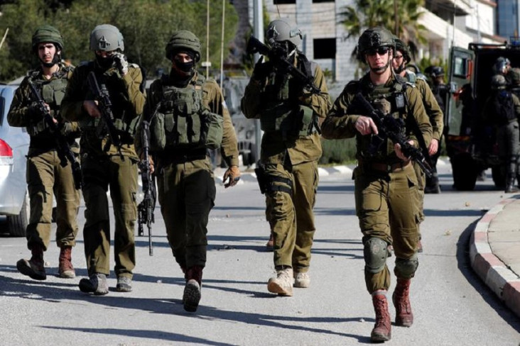 Tembaki Pasukan Israel,...