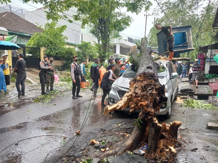 Kota Malang Diterjang...