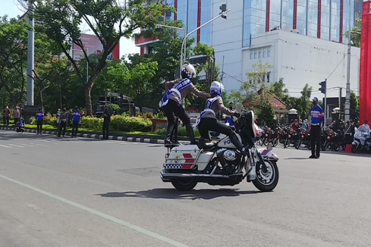 Atraktif! Penampakan...