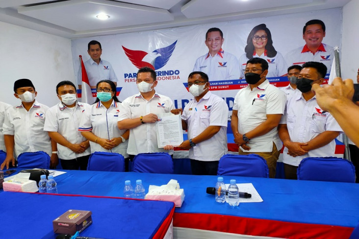 Terima SK, Perindo Simalungun...