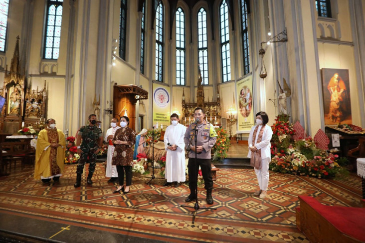 Tinjau Gereja Katedral,...