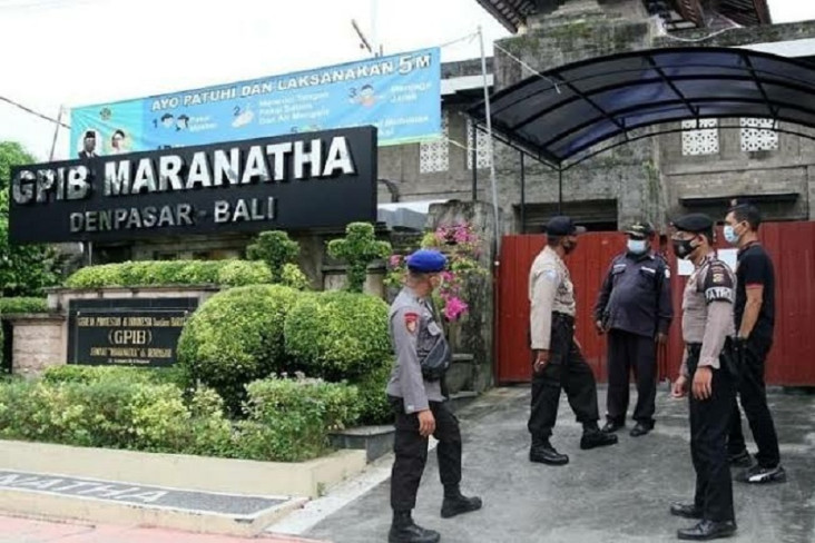 148 Gereja di Denpasar...