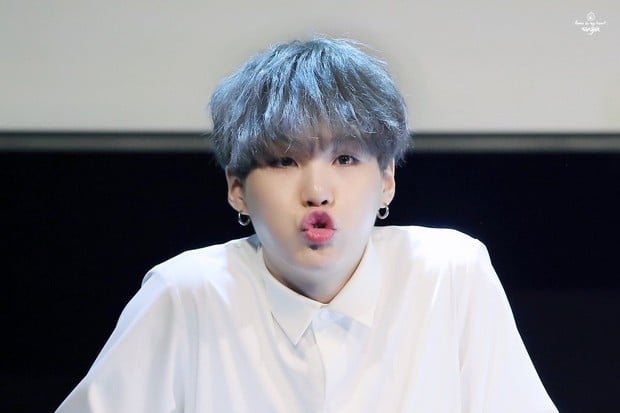 Suga BTS Positif Covid-19,...