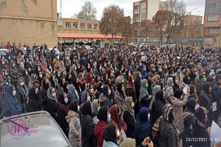Ribuan Guru Iran Gelar...