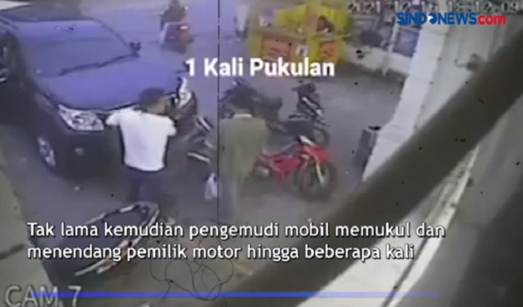 Viral! Pengemudi Mobil...