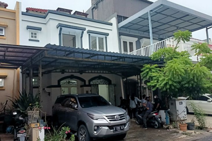 Masih Direnovasi, Rumah...