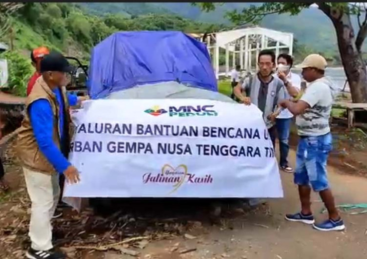 MNC Peduli Serahkan...