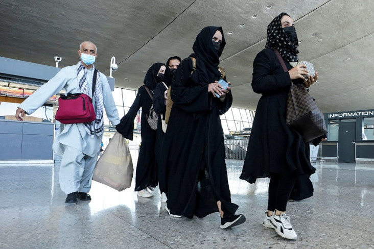 Taliban Larang Wanita...