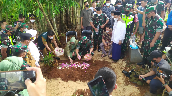 Ziarah Makam Korban...