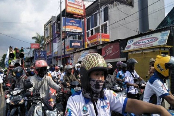 Buruh KBB Minta Ridwan...