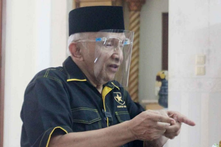 Amien Rais Didorong...