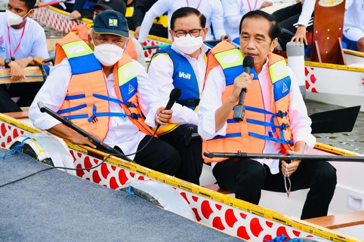 Naik Perahu Naga, Jokowi...