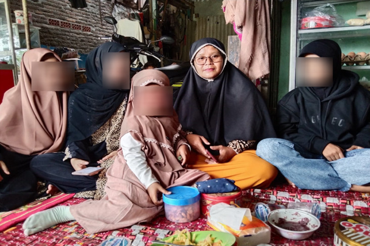 Terjerat Pinjol dan...