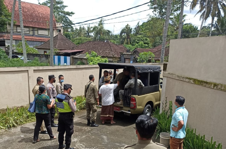 Ngamuk di Vila Ubud,...