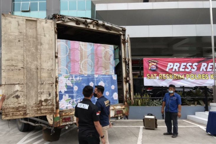 Jual Kasur Tiruan, Pasutri...