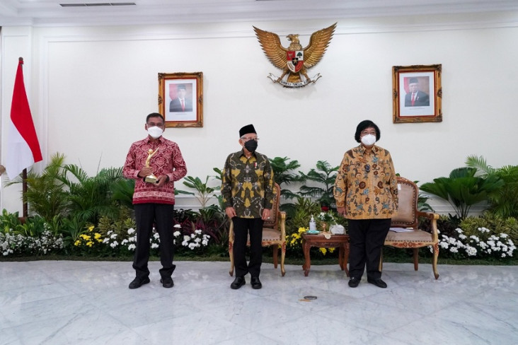 Komitmen Terhadap Lingkungan...