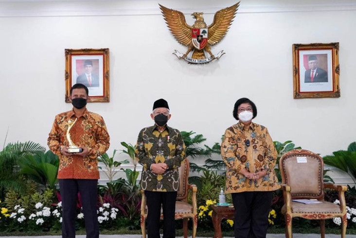 Raih Proper Emas untuk...