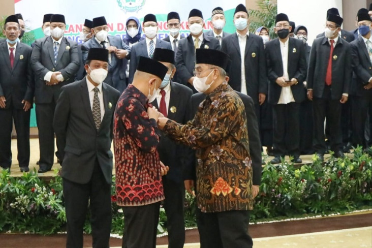 Kapitalisasinya Triliunan,...