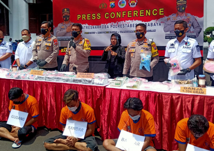 Jelang Tutup Tahun,...