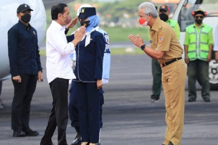 Dampingi Jokowi Resmikan...