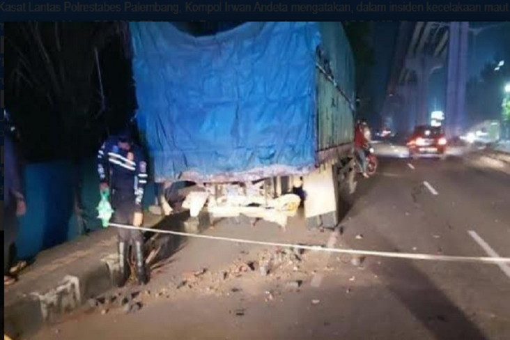 Tabrak Fuso sedang Parkir,...