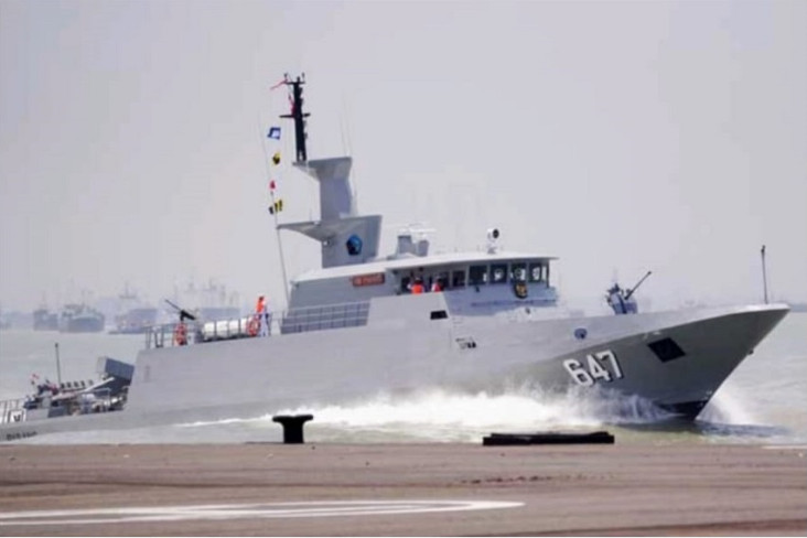 KRI Parang TNI AL Tarik...