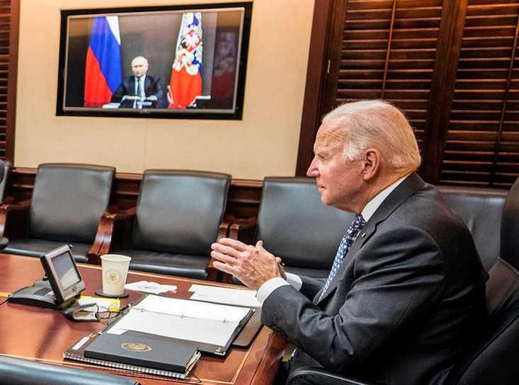 Biden dan Putin Bicara...