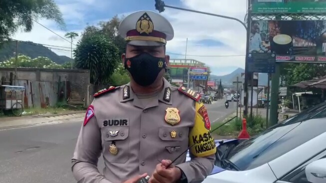 Libur Tahun Baru Wisatawan...