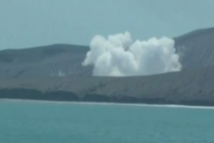 Gunung Anak Krakatau...
