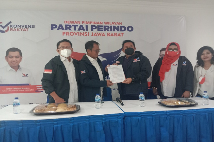 Serahkan SK Pengurus,...