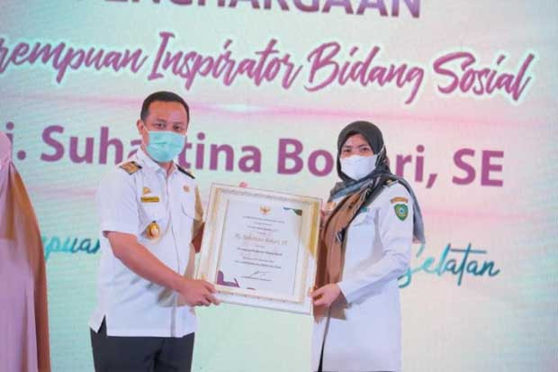 Wabup Maros Raih Penghargaan...