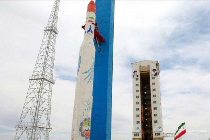 Iran Luncurkan Satelit...