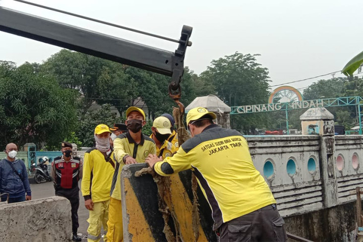 Malam Ini, Kanal Banjir...
