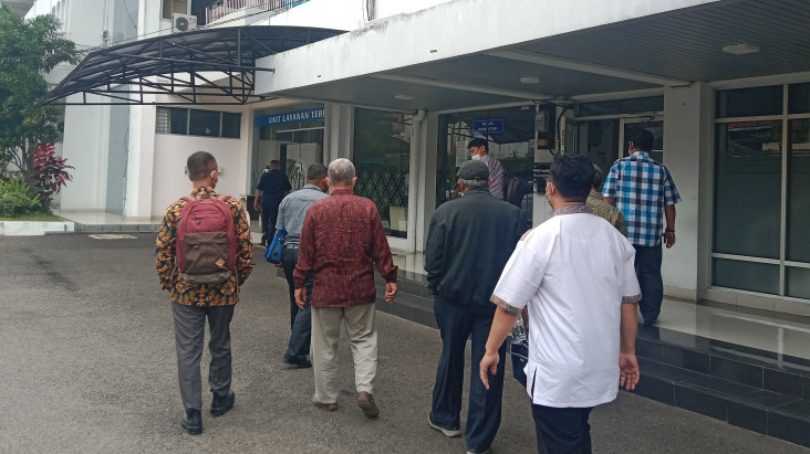 Rebutan Kampus, Pendiri-Dosen...