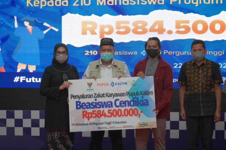 UPZ PKT Salurkan Beasiswa...