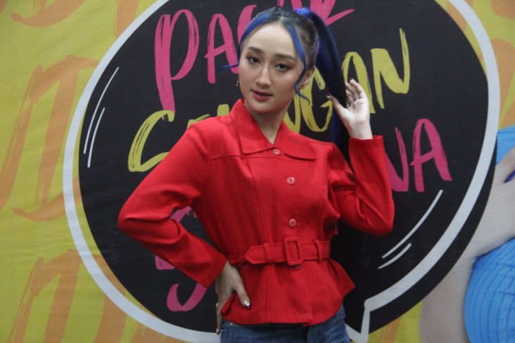 Hadirkan Pacar Selingan,...