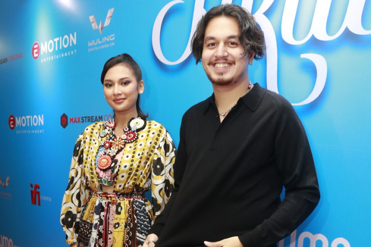 Kevin Julio dan Indah...