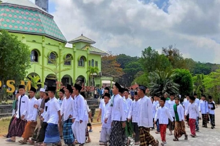 Pesantren Berjasa Memperkuat...