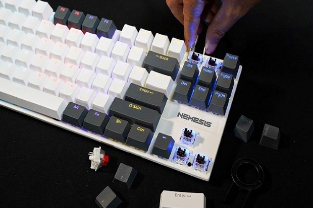 Untuk Menang, Keyboard...